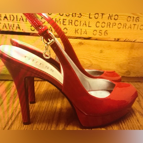 Women’s guess wglyrical3 heels size 7M red ankle strap - Picture 3 of 6